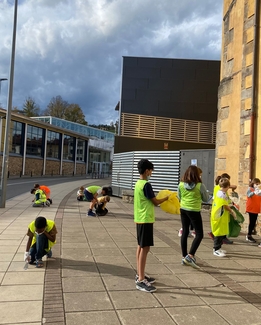 LH 5eko ikasleak Oñati garbitzen