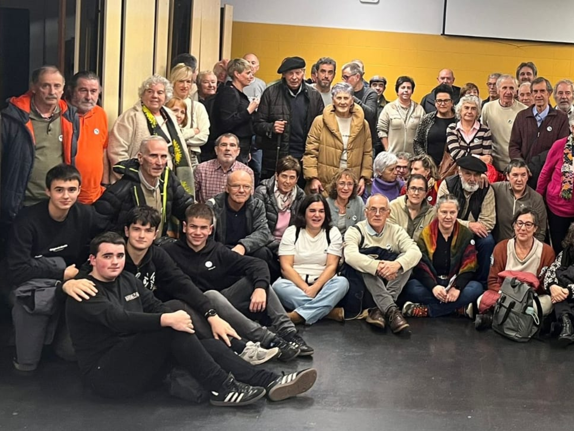 Batxilergoko ikasle batzuk  Euskal Herriko II. Hikadromoan